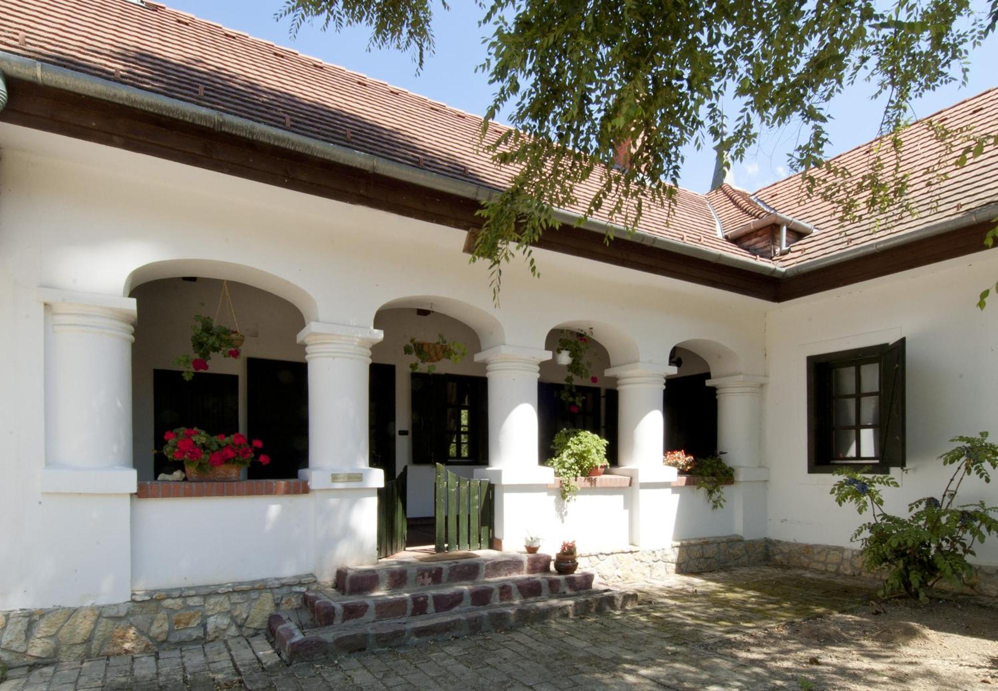 Somogy Kertje Üdülőfalu és Étterem Bonnya Esterno foto