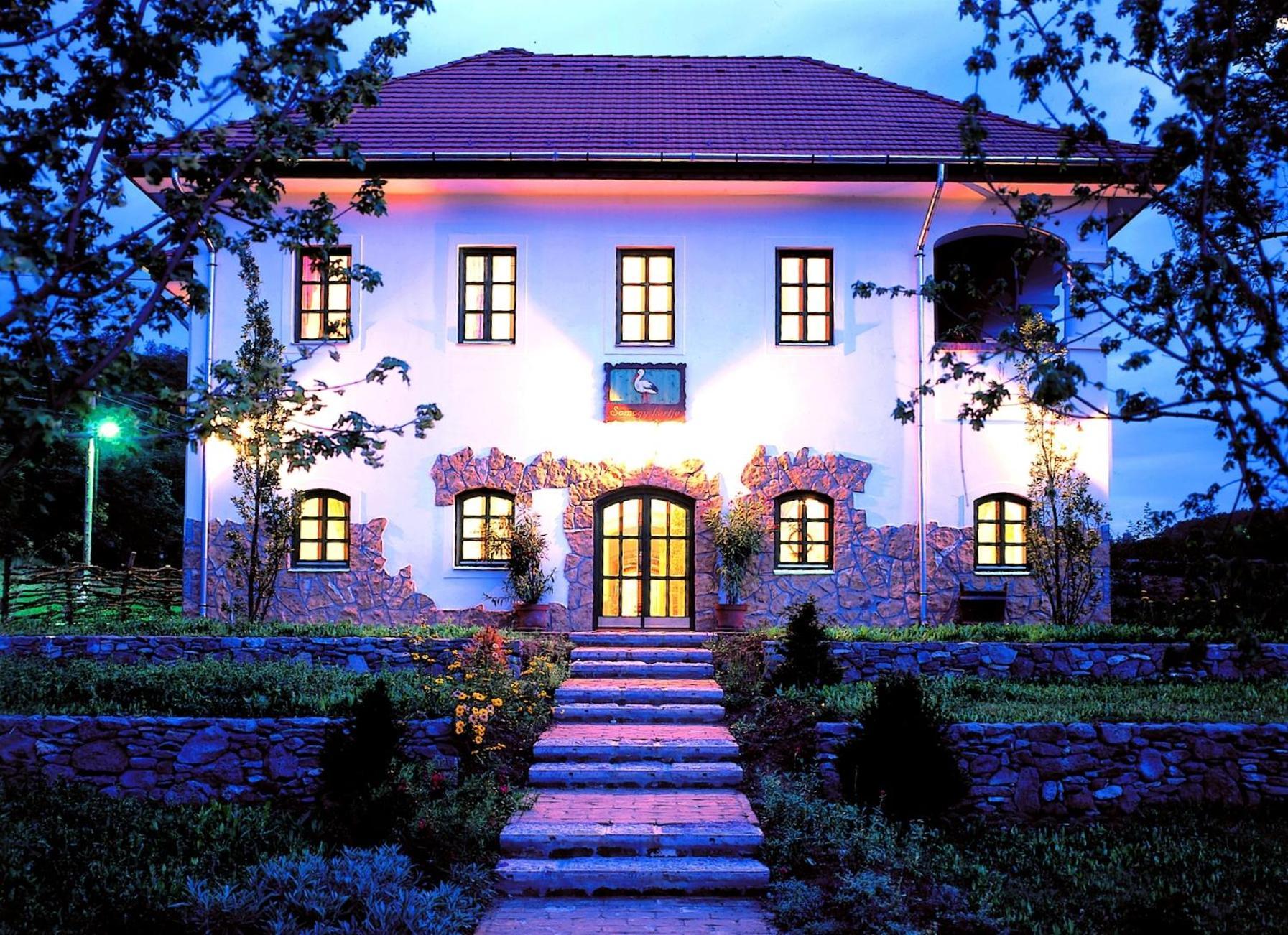 Somogy Kertje Üdülőfalu és Étterem Bonnya Esterno foto